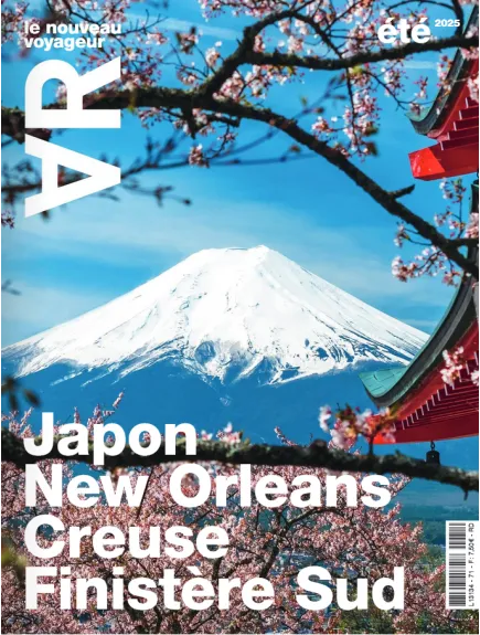 A/R MAGAZINE VOYAGEUR